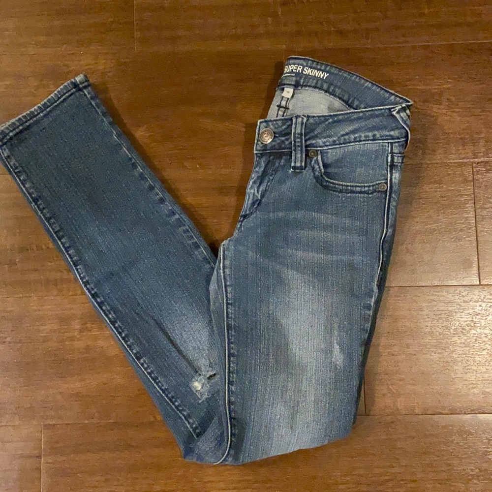 Distressed Bullhead Super Skinny Jeans